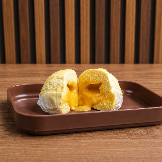Custard Bun / Cade Banh Bao.