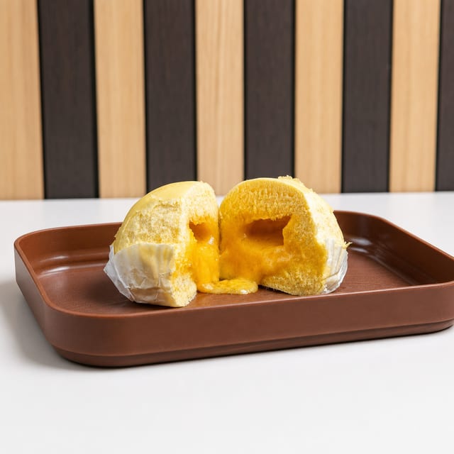 Custard Bun / Cade Banh Bao.