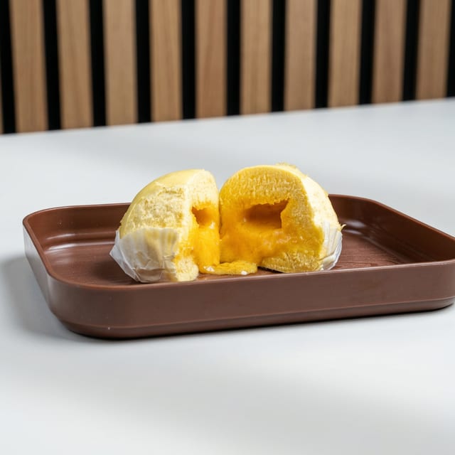 Custard Bun / Cade Banh Bao.